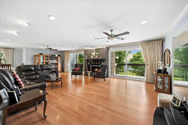 3741 Mission Hills RD #201, Northbrook, IL 60062