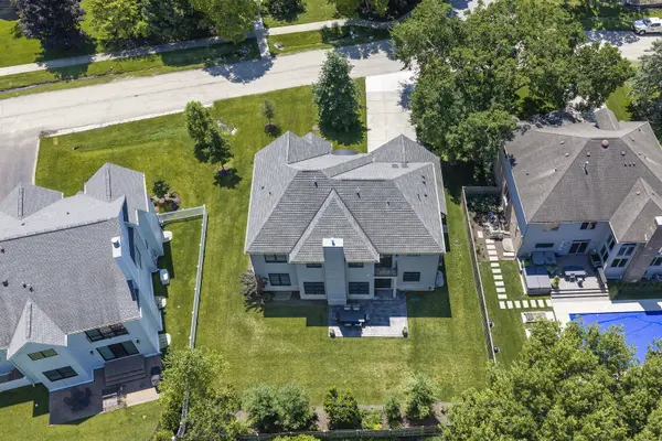 2204 Dehne RD, Northbrook, IL 60062