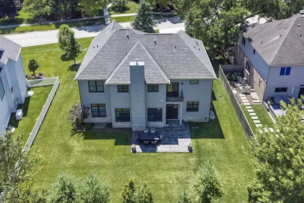 2204 Dehne RD, Northbrook, IL 60062