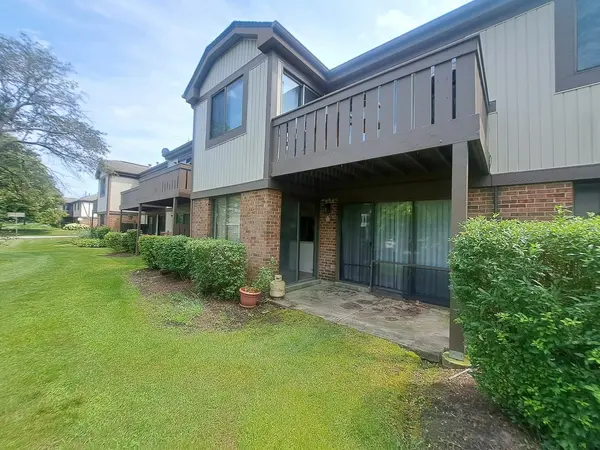1232 Plum Tree CT #A1, Schaumburg, IL 60193