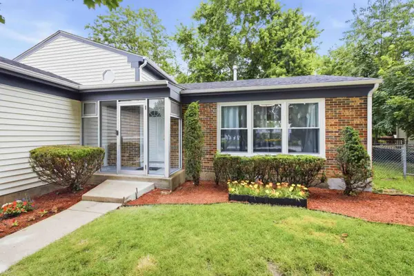 1115 Brandywyn LN, Buffalo Grove, IL 60089