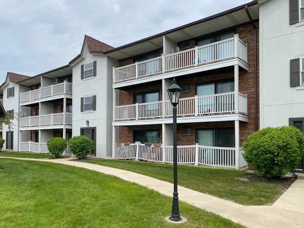 185 Gregory ST #10, Aurora, IL 60504