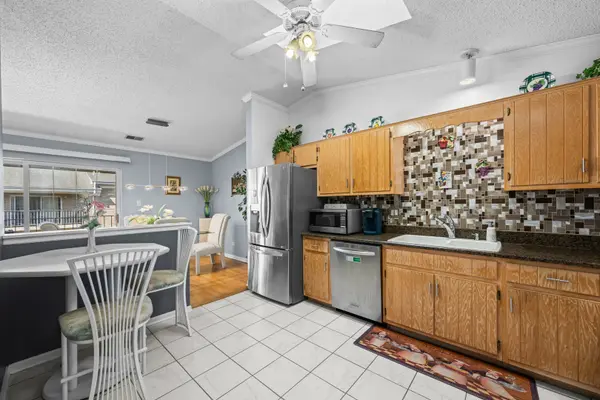 9130 W 95th ST #3B, Hickory Hills, IL 60457
