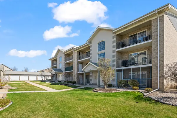 9130 W 95th ST #3B, Hickory Hills, IL 60457