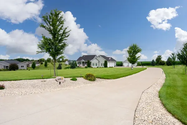 400 Randy DR, Clinton, IA 52732