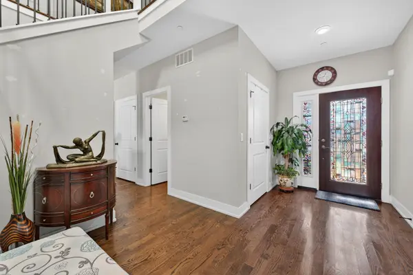 8166 W 87th ST #8166, Hickory Hills, IL 60457
