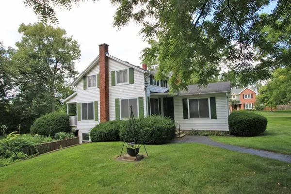 234 N Deerpath RD, Lake Zurich, IL 60047