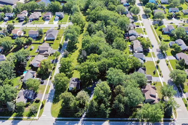 21763 N Deerpath RD, Lake Zurich, IL 60047