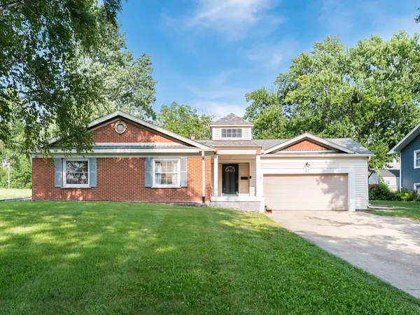 42 Circle Dr W, Montgomery, IL 60538