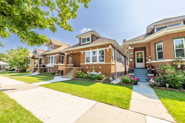 3035 N Luna AVE, Chicago, IL 60641
