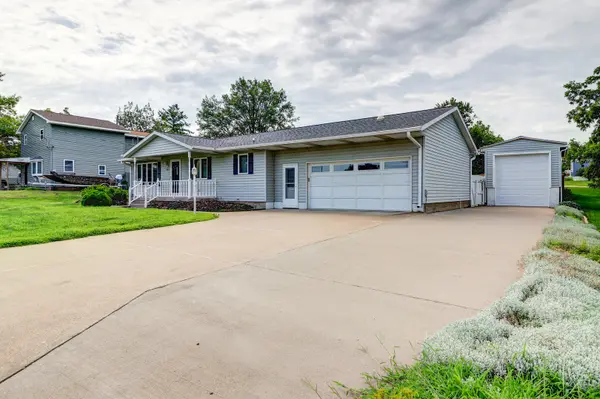 1815 9th ST, Camanche, IA 52730
