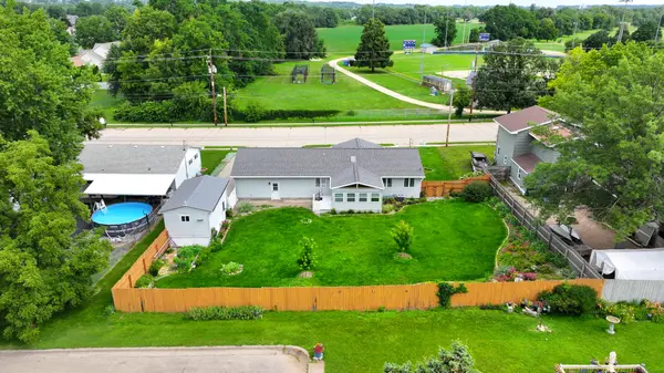 1815 9th ST, Camanche, IA 52730