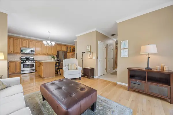 621 Dunhill LN, Carol Stream, IL 60188