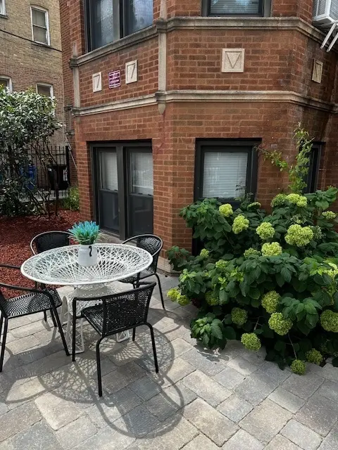 1614 N Harding AVE #2W, Chicago, IL 60647