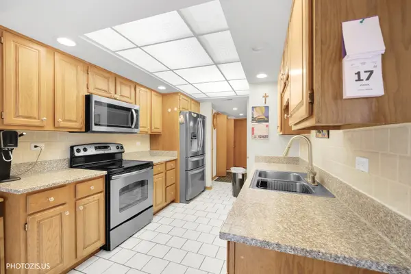 1380 Oakwood AVE #204, Des Plaines, IL 60016