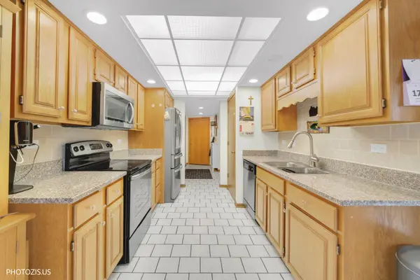 1380 Oakwood AVE #204, Des Plaines, IL 60016