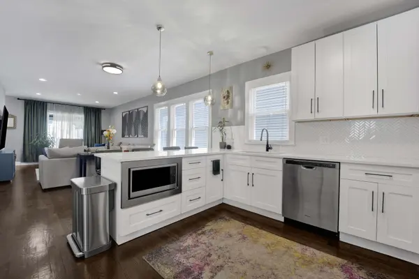 5845 W Cornelia AVE, Chicago, IL 60634