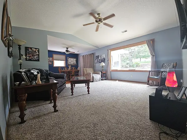 133 Fieldstone LN, Dixon, IL 61021