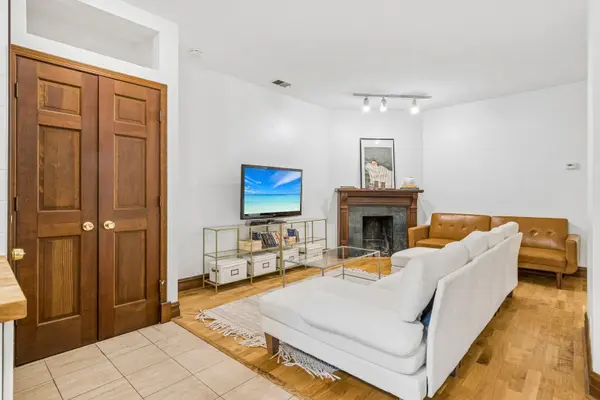 869 N LaSalle ST #2, Chicago, IL 60610