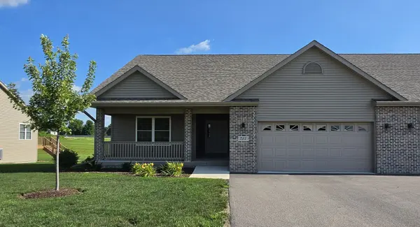 735 Yingling DR, Dixon, IL 61021