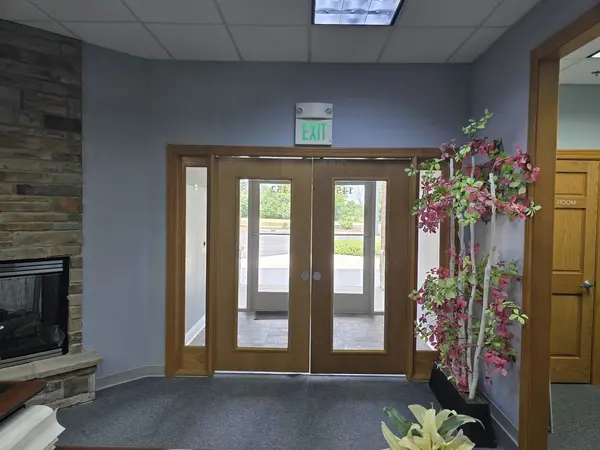 1452 Merchant DR, Algonquin, IL 60102