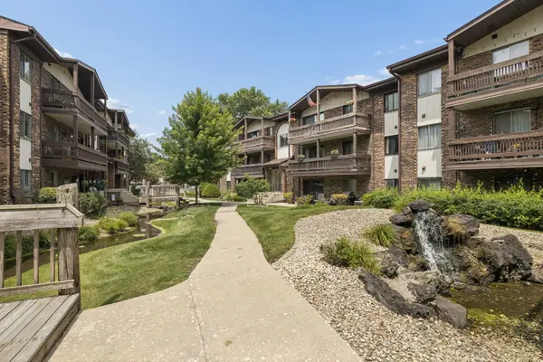 14003 James DR #722, Crestwood, IL 60418
