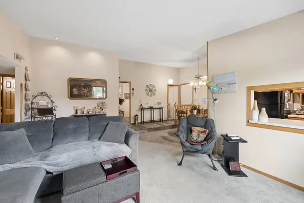 14003 James DR #722, Crestwood, IL 60418