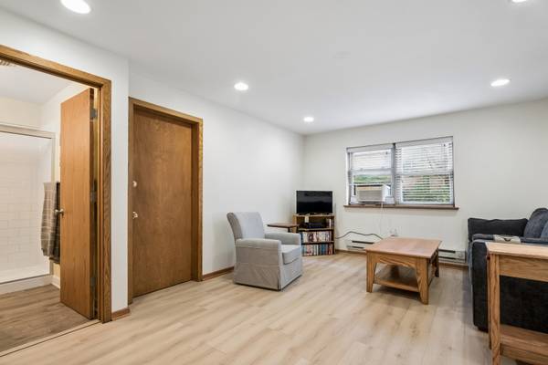7310 N HARLEM ST #102, Chicago, IL 60631