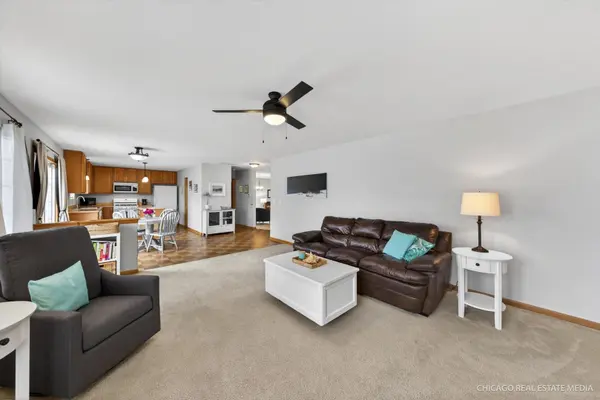 1196 Port Royal RD, Pingree Grove, IL 60140