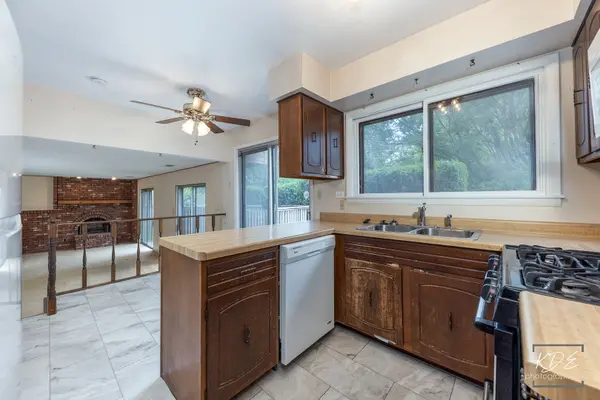 446 Galahad RD, Bolingbrook, IL 60440