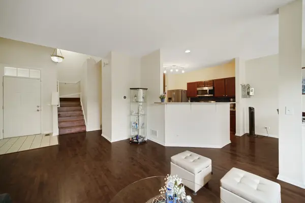 439 Bay Tree CIR, Vernon Hills, IL 60061