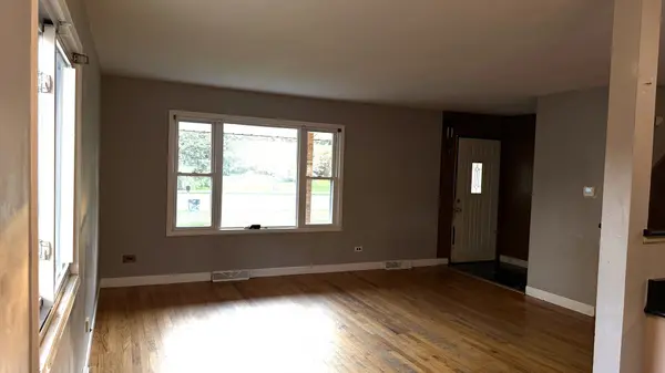 1373 Glen Ellyn RD, Glendale Heights, IL 60139