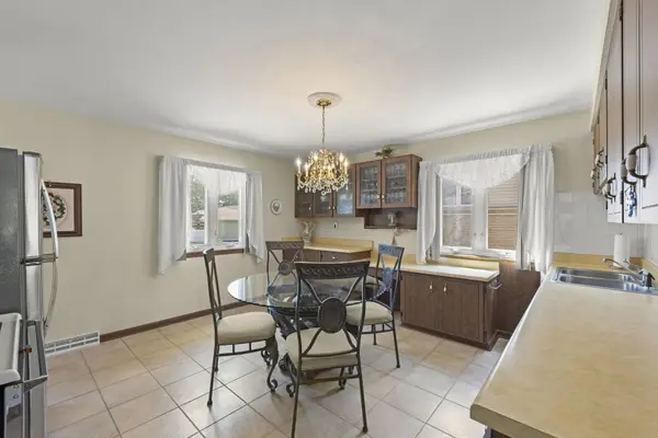 261 S Mayfair PL, Chicago Heights, IL 60411
