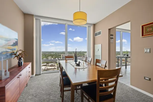 807 Davis ST #2212, Evanston, IL 60201