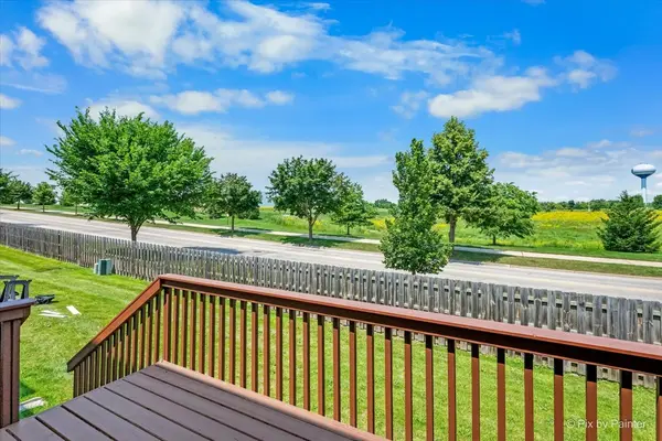 1058 E Danbury DR, Cary, IL 60013