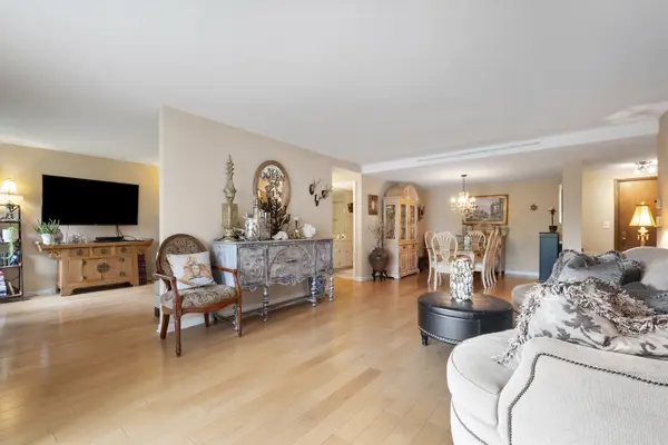 44 Park LN #223, Park Ridge, IL 60068