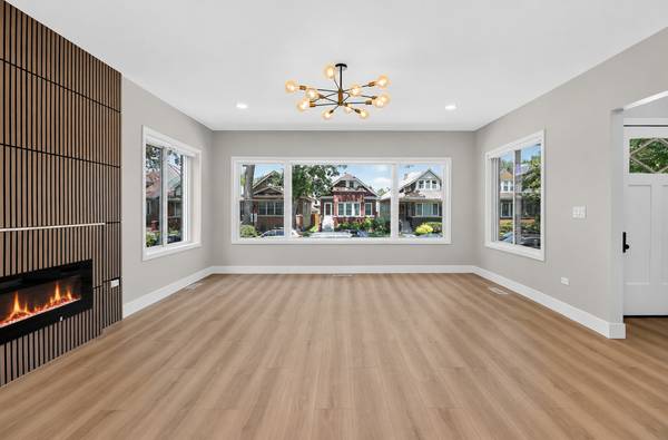 5311 W Cuyler AVE, Chicago, IL 60641