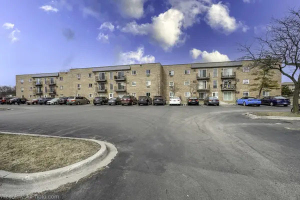 147 W Elk TRL #147, Carol Stream, IL 60188