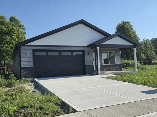 406 E Butler AVE, Grant Park, IL 60940