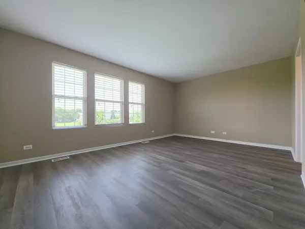 207 Springbrook TRL S, Oswego, IL 60543