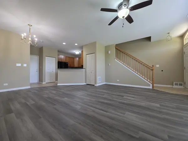 207 Springbrook TRL S, Oswego, IL 60543