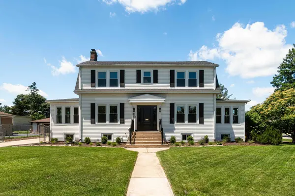 210 S Grace ST, Lombard, IL 60148