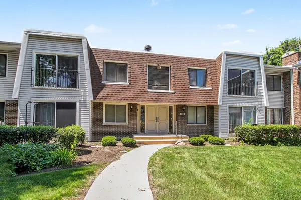 2711 Hobson RD #2, Woodridge, IL 60517
