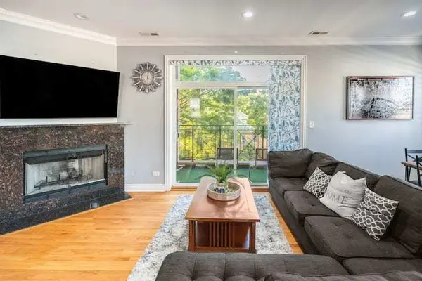 2551 W Arthur AVE #2E, Chicago, IL 60645