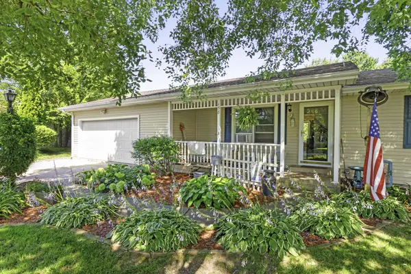 158 Tammy LN, Lake Holiday, IL 60552