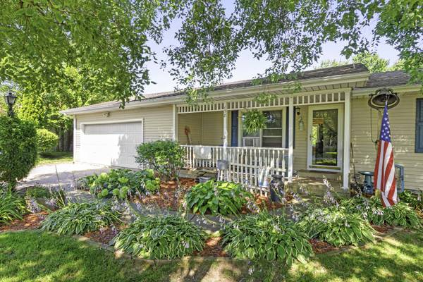 158 Tammy LN, Lake Holiday, IL 60552
