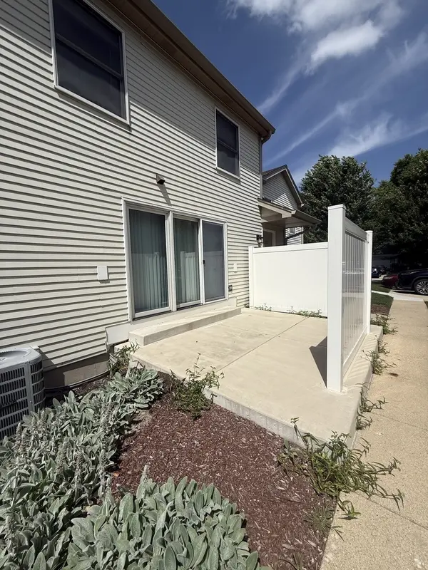 121 Spuhler DR, Batavia, IL 60510