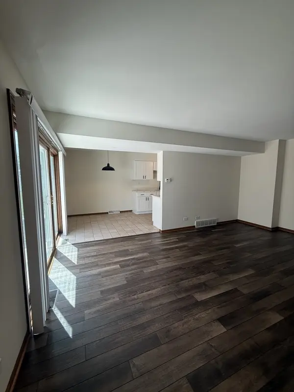 121 Spuhler DR, Batavia, IL 60510