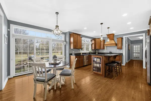 40W612 N Blue Lake CIR, Campton Hills, IL 60175
