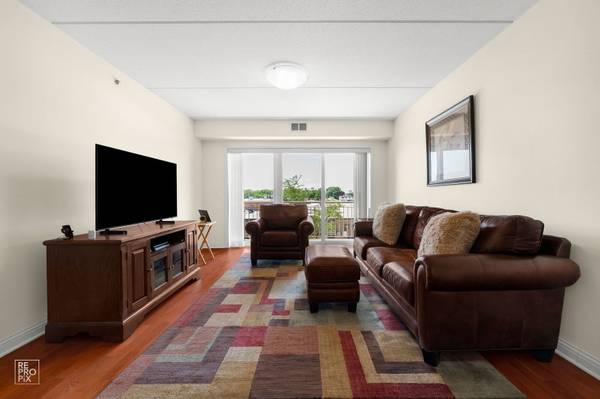 9864 Leland AVE #308, Schiller Park, IL 60176